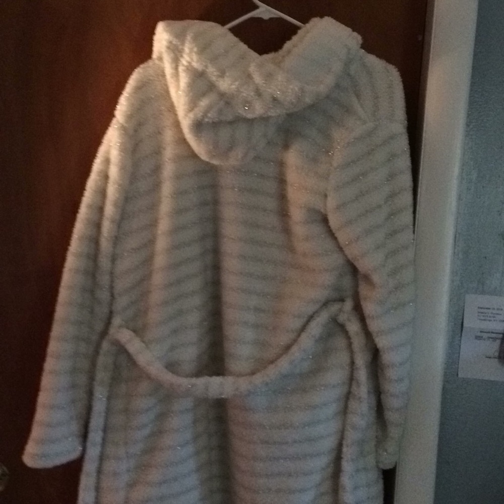 Beautiful bathrobe - Picture 4 of 4